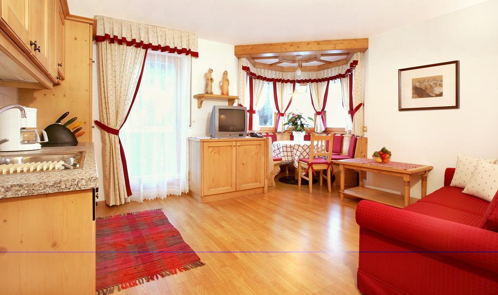 Residence Carin Σέλβα ντι Βαλ Γκαρντένα Δωμάτιο φωτογραφία